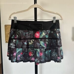 Lululemon Floral Black Skirt size 6 Regular